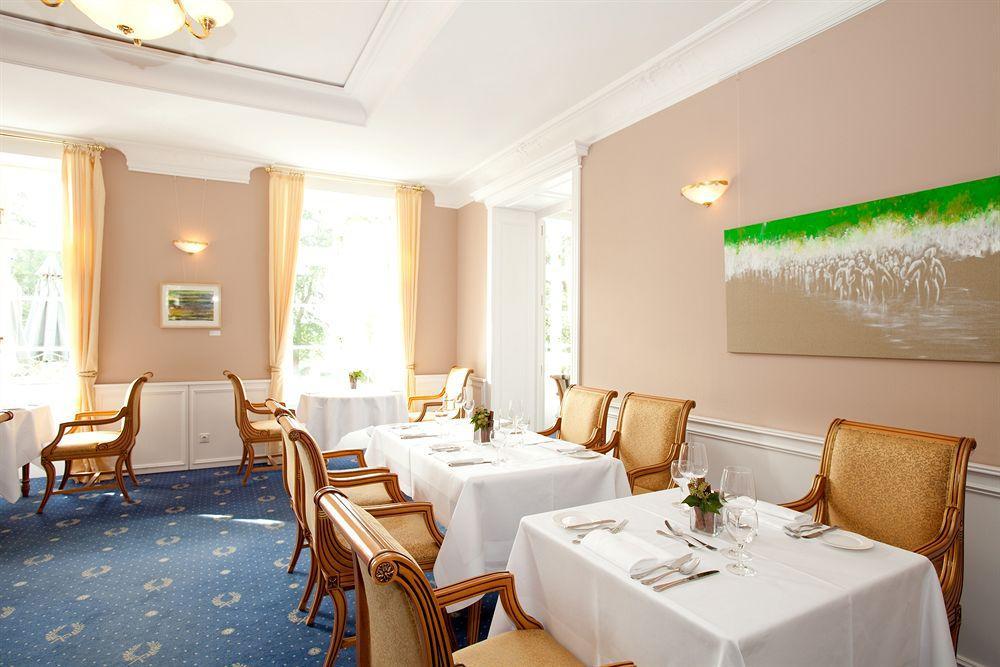 Landhotel Schloss Teschow Teterow Exterior photo