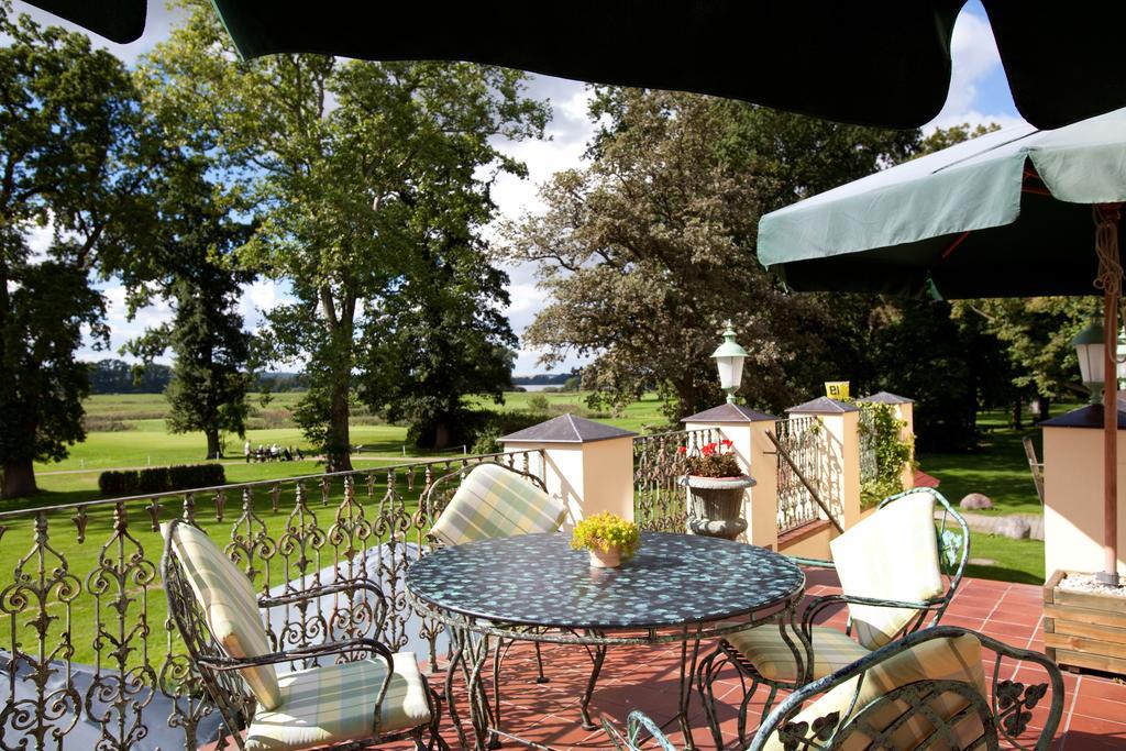 Landhotel Schloss Teschow Teterow Exterior photo