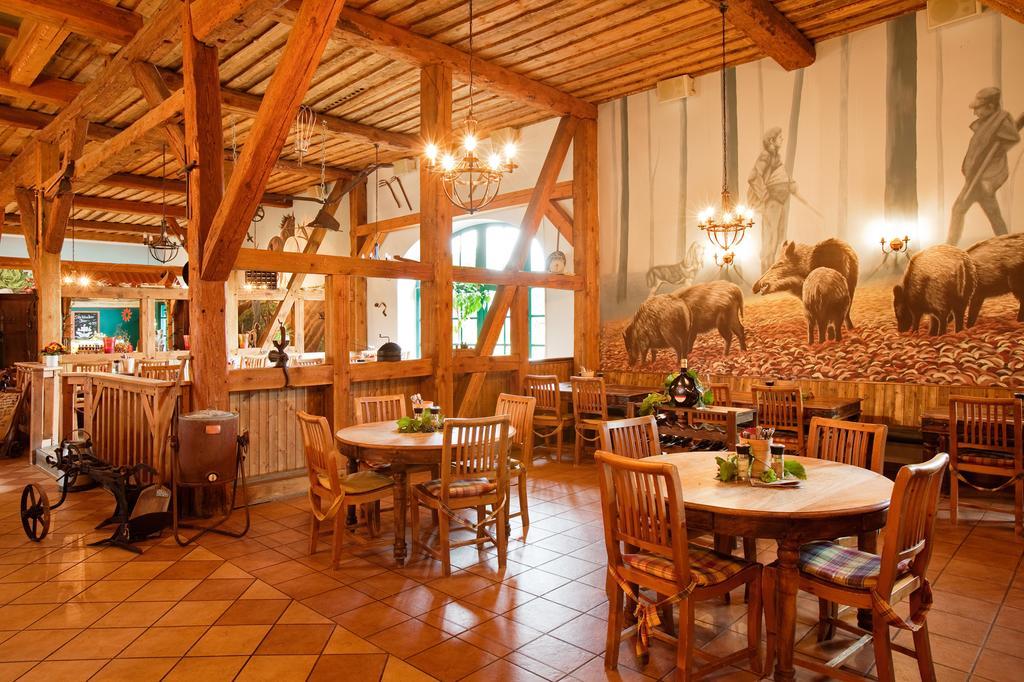 Landhotel Schloss Teschow Teterow Exterior photo